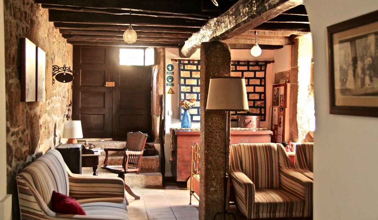 Casa Do Balcao Guest House Alcains Bagian luar foto